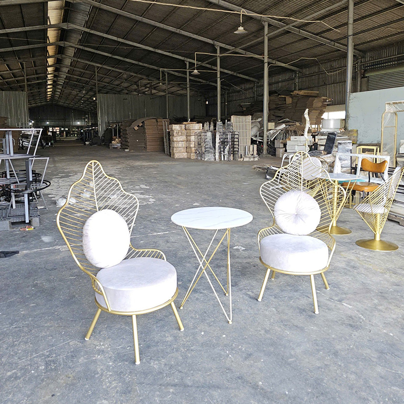 Bàn ghế sắt decor nghệ thuật mạ vàng sang trọng GC707