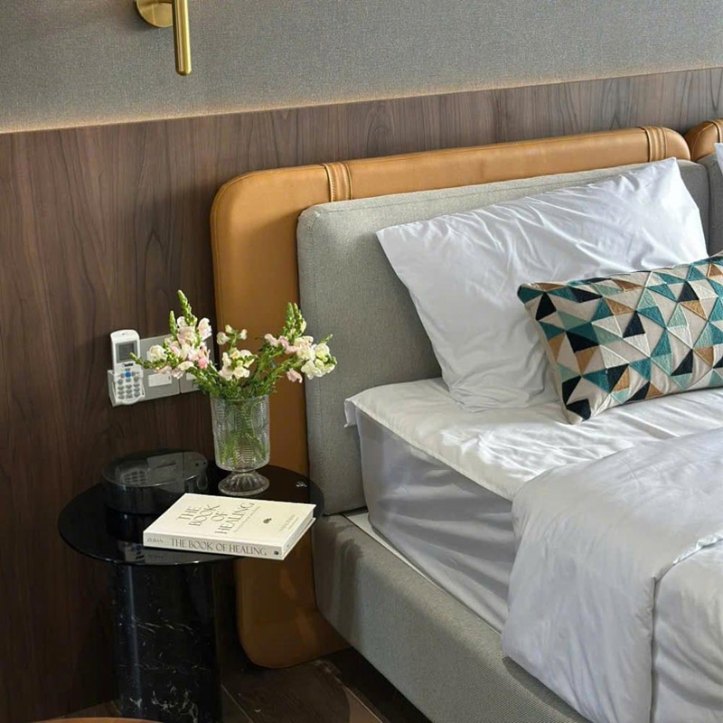 Bàn tab sofa với chân đá tự nhiên nguyên khối kết hợp mặt kính đen BC954