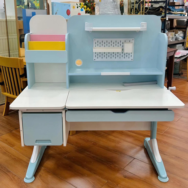 Bàn học cho bé giúp con ngồi học đúng cách ngay từ nhỏ BH400