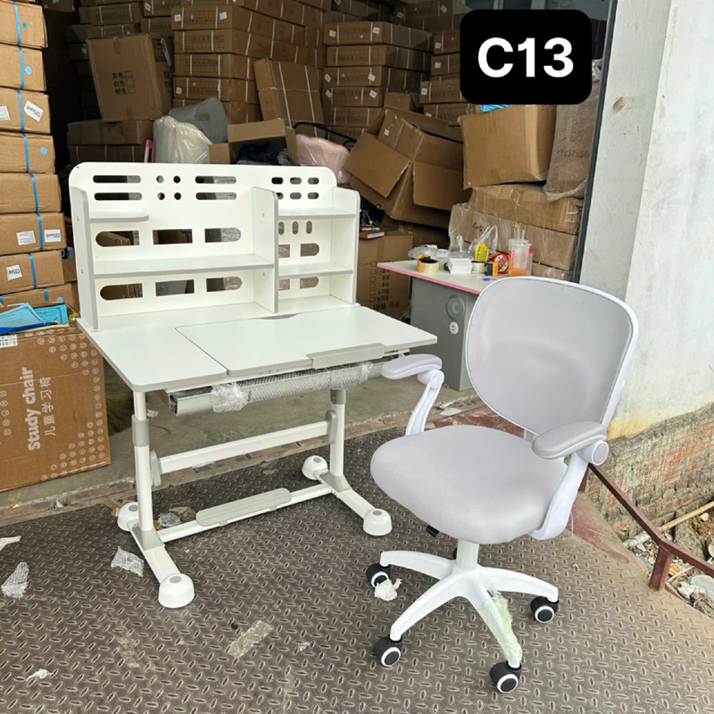Bộ bàn học trẻ em C13 có kệ sách mới cho bé nâng cấp ghế xoay 360 độ BH111
