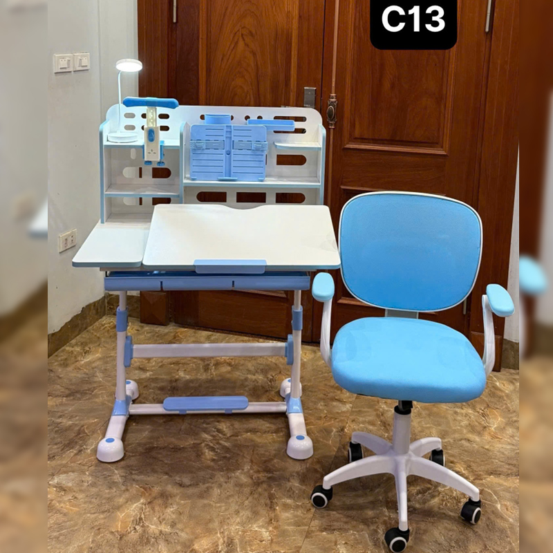 Bộ bàn học trẻ em C13 có kệ sách mới cho bé nâng cấp ghế xoay 360 độ BH111