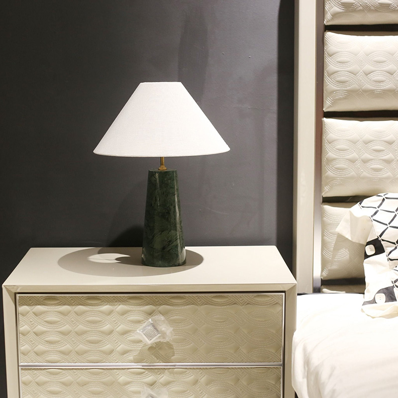 Đèn ngủ để đầu giường đế trụ đá Cẩm Thạch nguyên khối DN004