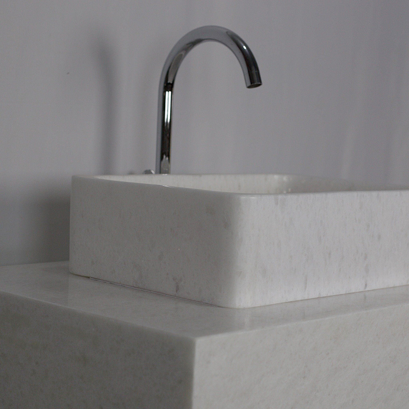 Bàn lavabo yếm vuông, đá trắng nguyên khối cao cấp LA017