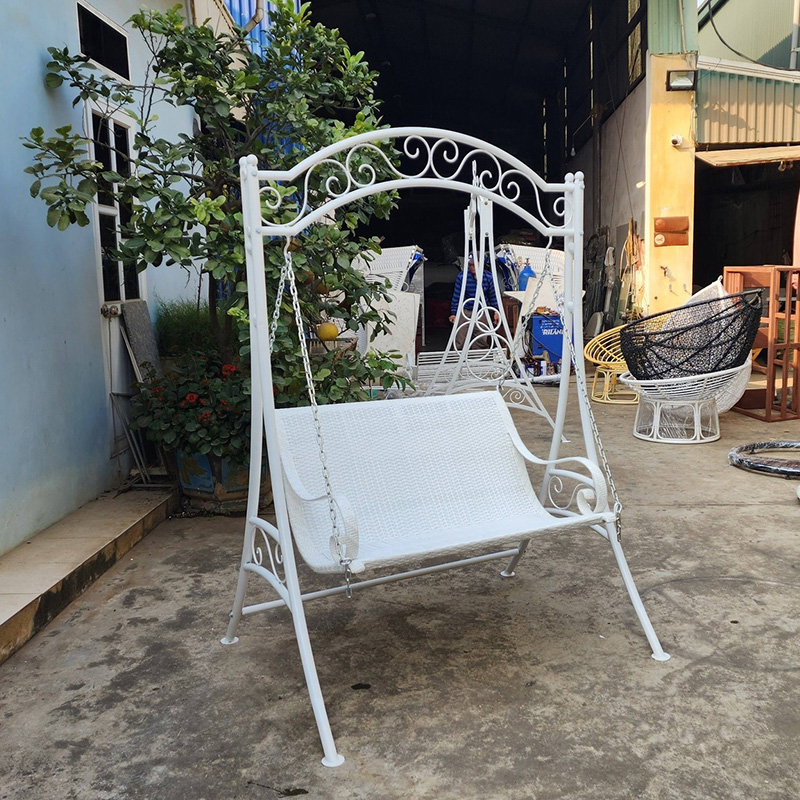 Xích đu Chữ A sắt mỹ thuật kết hợp mây nhựa XD070