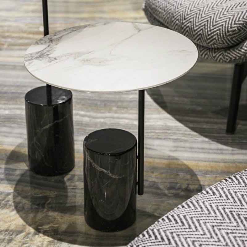 Bàn side table bằng đá marble nguyên khối, chân kim loại thiết kế lệch độc đáo BC318