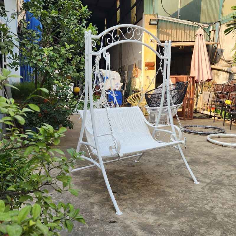 Xích đu Chữ A sắt mỹ thuật kết hợp mây nhựa XD070