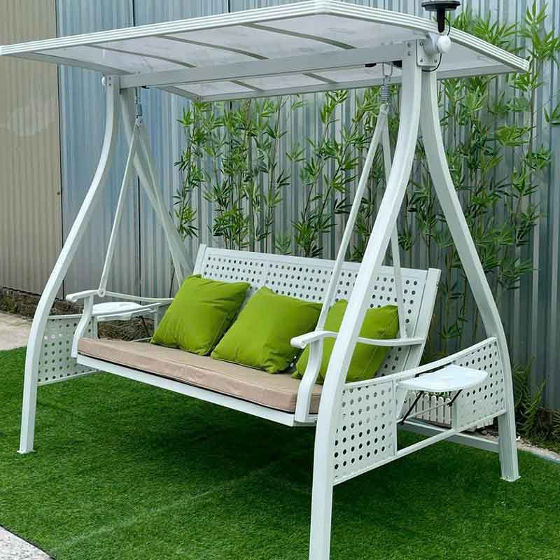Xích đu hợp kim nhôm 3 chỗ màu trắng mái che Pin năng lượng mặt trời XD674