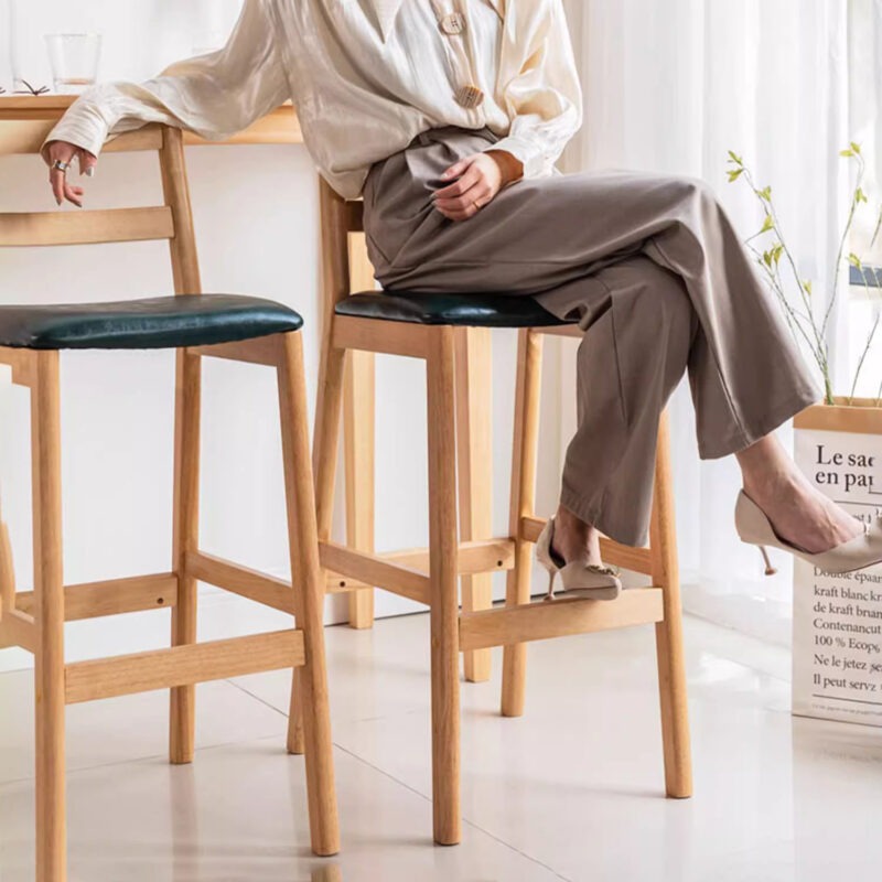 Ghế bàn bar khung gỗ nệm da kiểu Hàn Quốc GB672