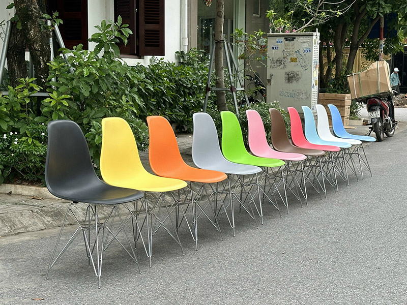Ghế nhựa EAMES với nhiều màu sắc sinh động và chân mạ điệu đà GC571