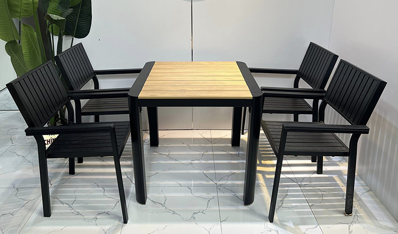 Bàn ghế khung nhôm, mặt bàn nan gỗ Composit vân gỗ đẹp BS338