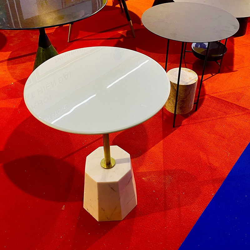 Bàn cạnh sofa đế đá trắng, trụ inox 304 mạ vàng, mặt đá trắng BC207