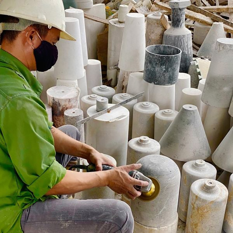 Bàn tab đá đen vân trắng nguyên khối kết hợp kính cường lực BC205