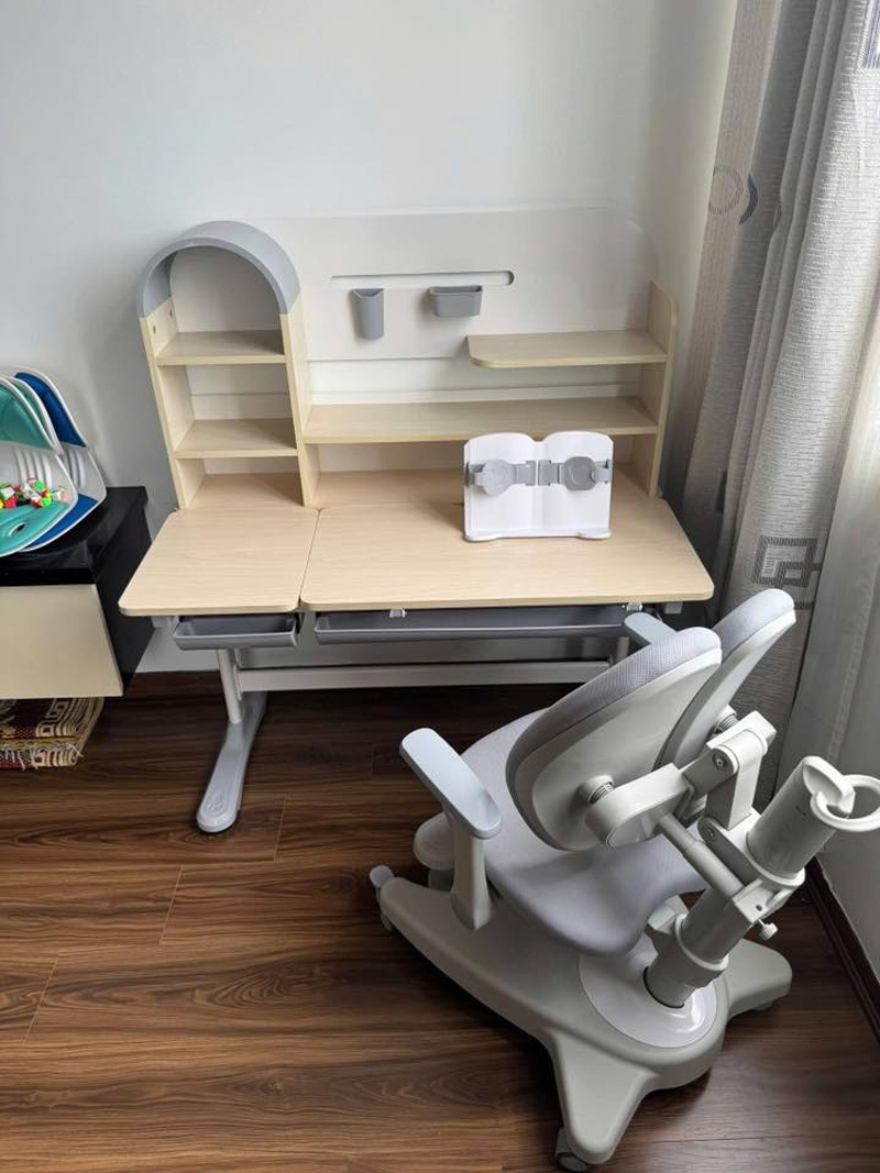 Bàn học thông minh F09 nâng hạ cao thấp bằng tay quay BH412