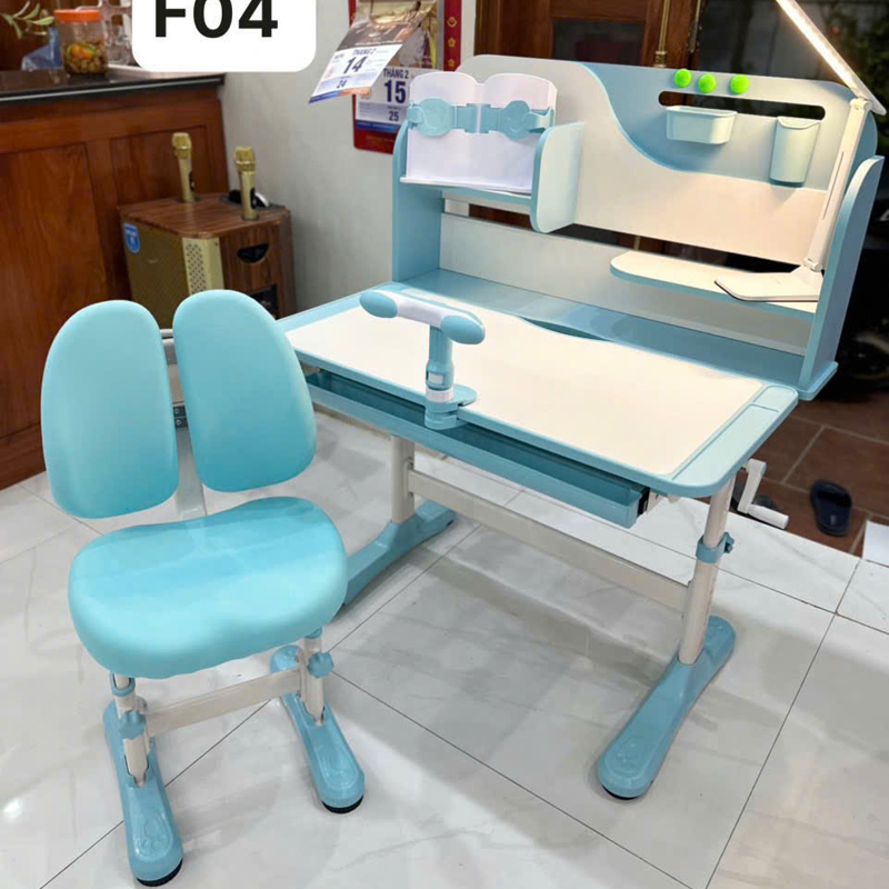 Bộ bàn học cho bé có giá sách F04 nâng hạ tay quay cao cấp, giá tốt BH457