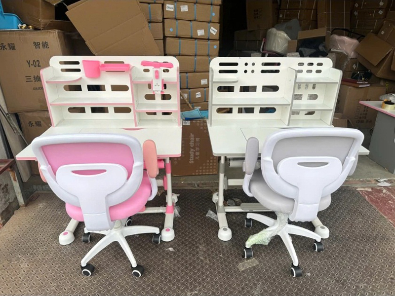 Bộ bàn học trẻ em C13 có kệ sách mới cho bé nâng cấp ghế xoay 360 độ BH111