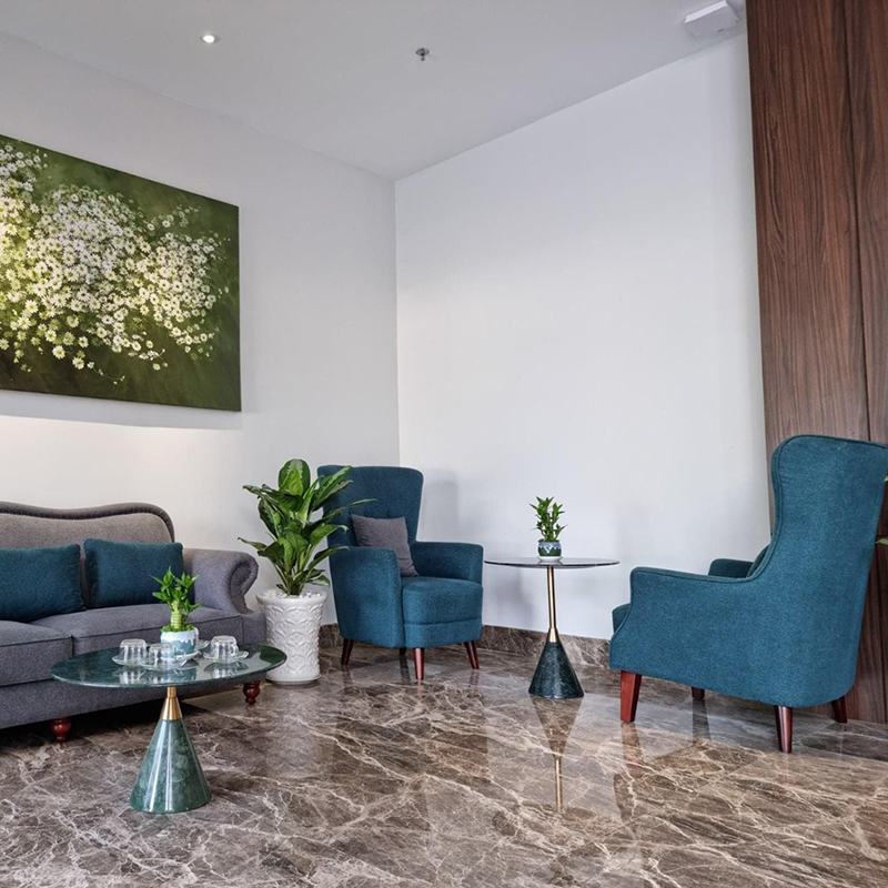 Bàn trà đế đá xanh Ấn Độ tự nhiên, trụ inox 304 mạ PVD vàng BT942