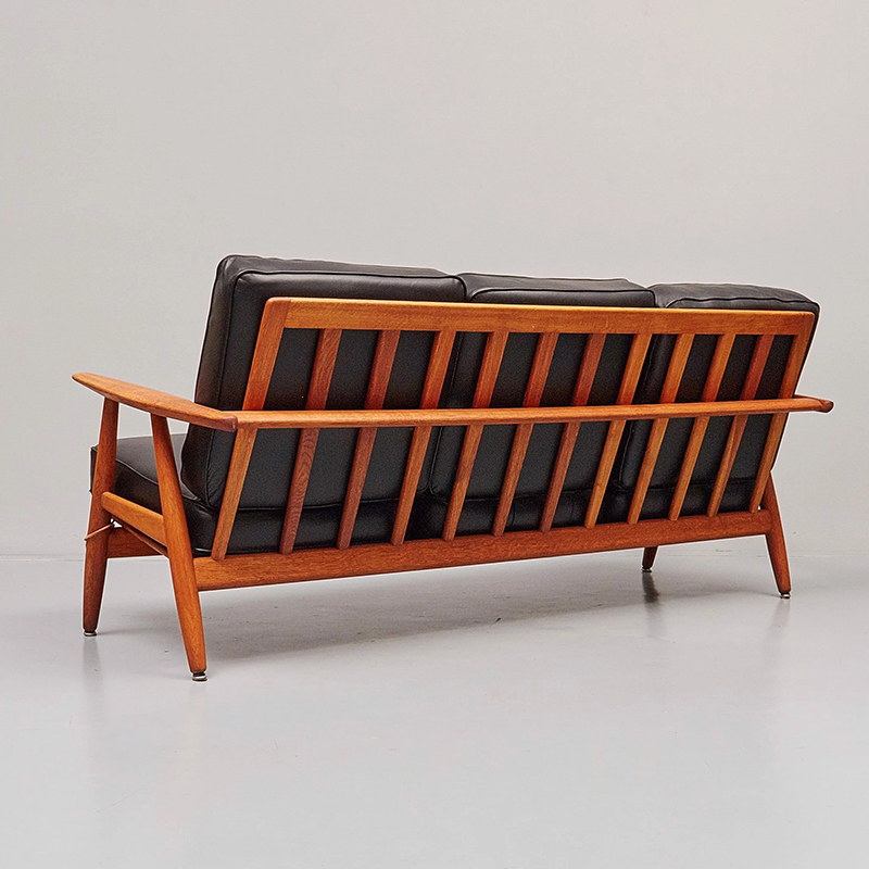 Ghế sofa gỗ băng Cigar cho không gian nhà hàng, cafe SF896