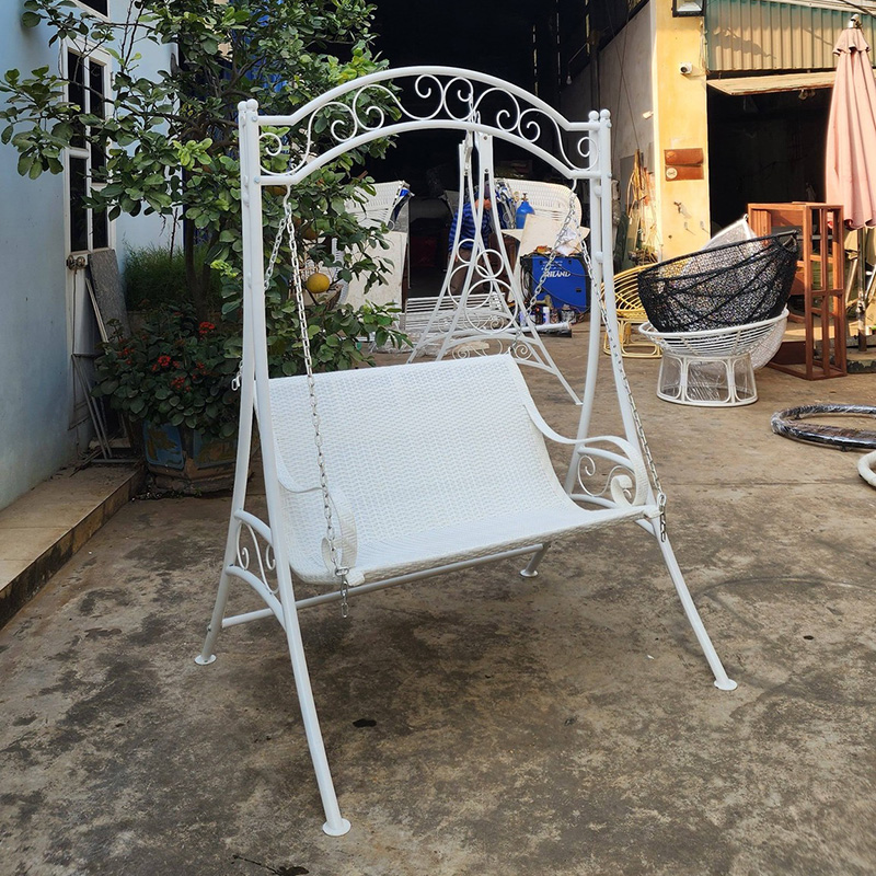 Xích đu Chữ A sắt mỹ thuật kết hợp mây nhựa XD070