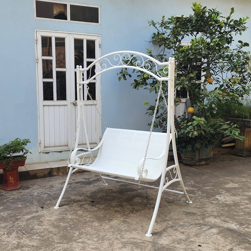 Xích đu Chữ A sắt mỹ thuật kết hợp mây nhựa XD070