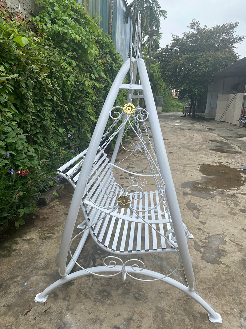 Xích đu sắt mỹ thuật sân vườn đẹp, hàng sẵn kho XD571
