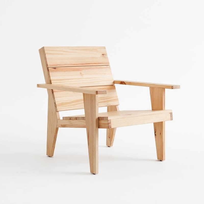  Ghế ngồi được sản xuất bằng gỗ thông