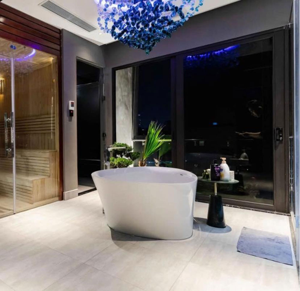 Bàn Tab Trang Trí Đặt Cạnh Bồn Tắm
