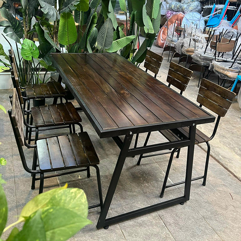 Mẫu bàn ghế nhà hàng BBQ chân sắt sơn tĩnh điện mặt gỗ tự nhiên