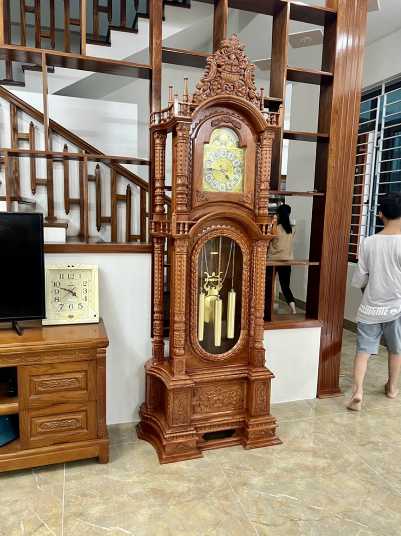Đồng hồ cây gỗ hương đá mẫu tháp 2m3