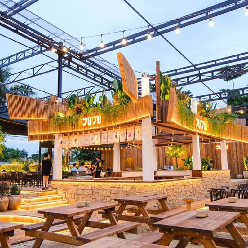 Kinh nghiệm lựa chọn bàn ghế nhà hàng ngoài trời bền - đẹp - giá tốt Bàn ghế gỗ cũng là một lựa chọn thích hợp cho không gian nhà hàng